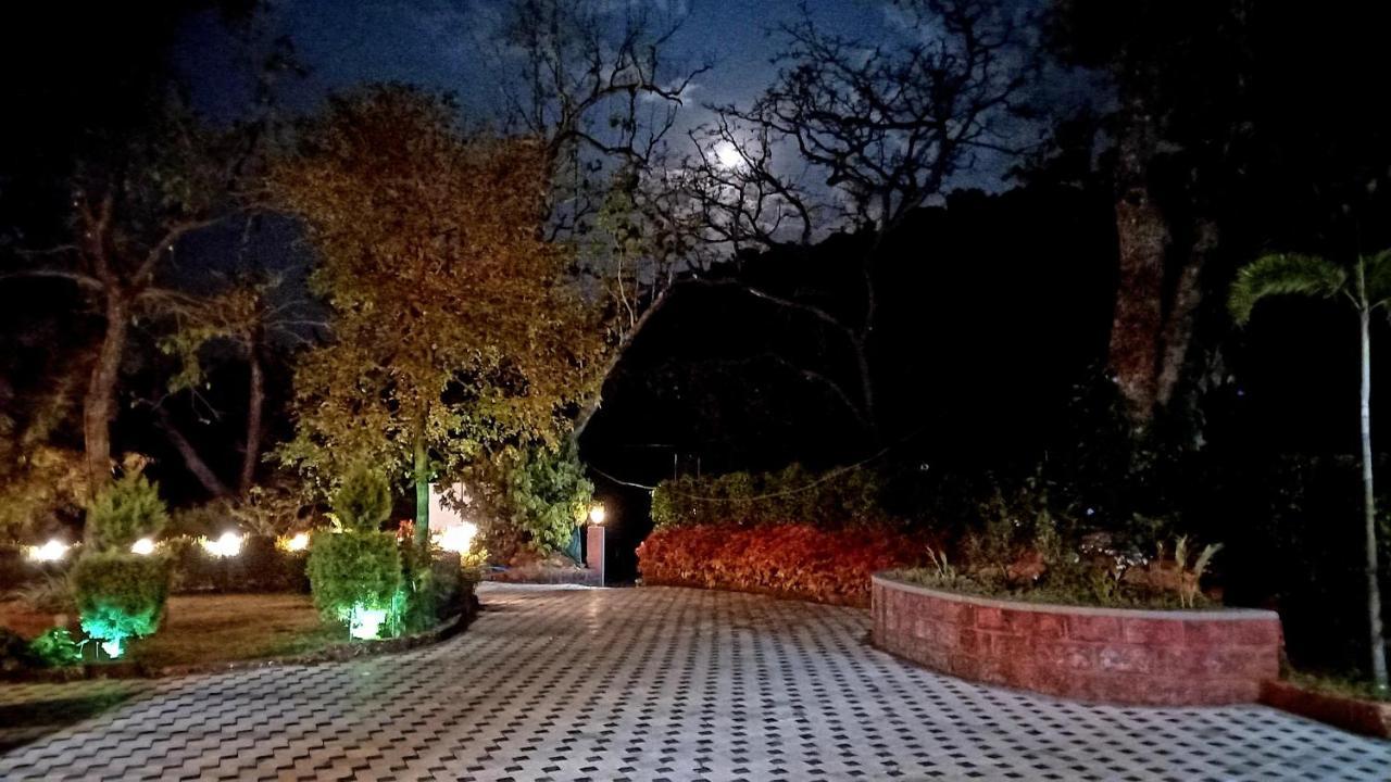 Serenity Resort Panhāla Buitenkant foto