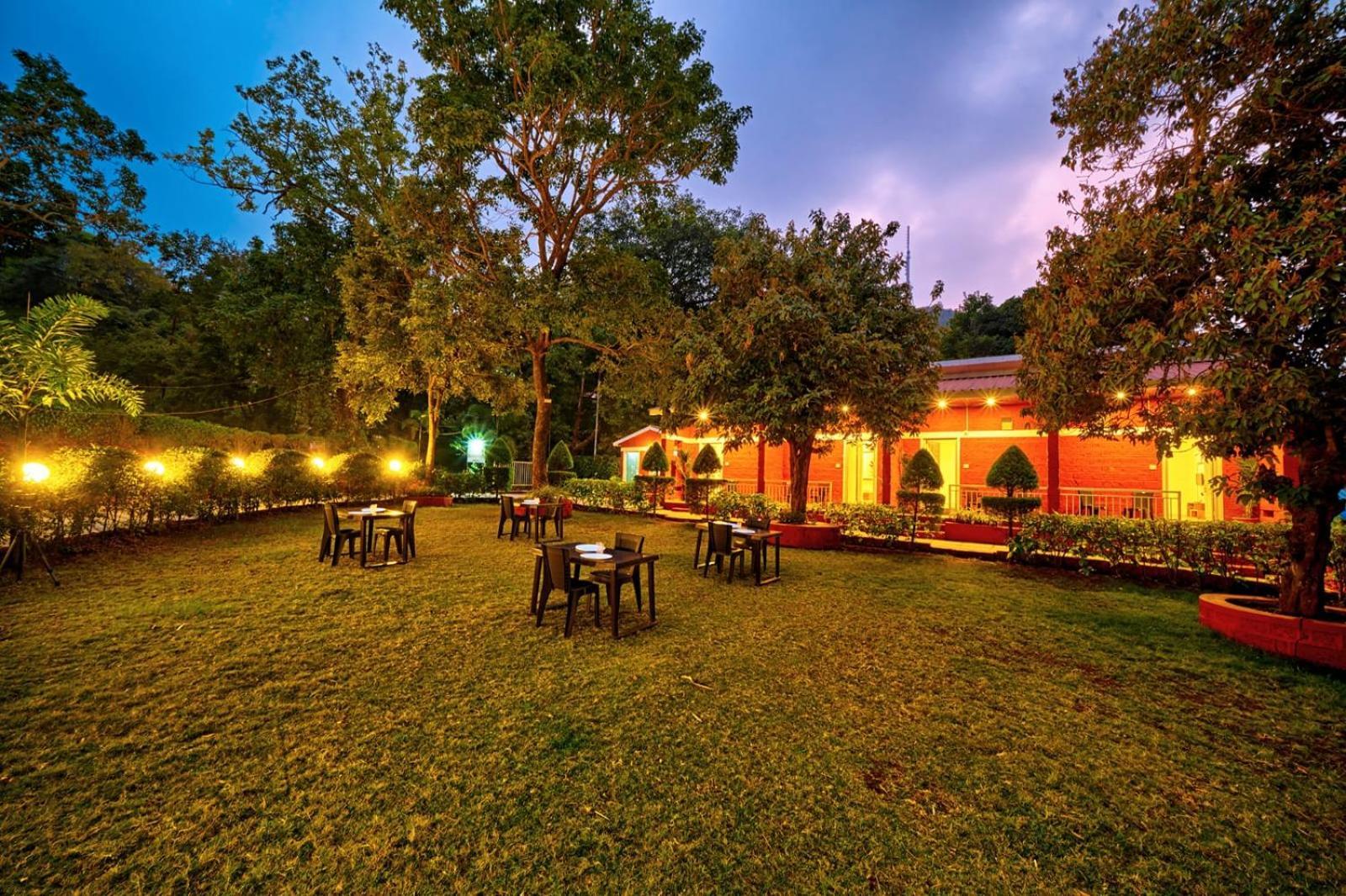 Serenity Resort Panhāla Buitenkant foto